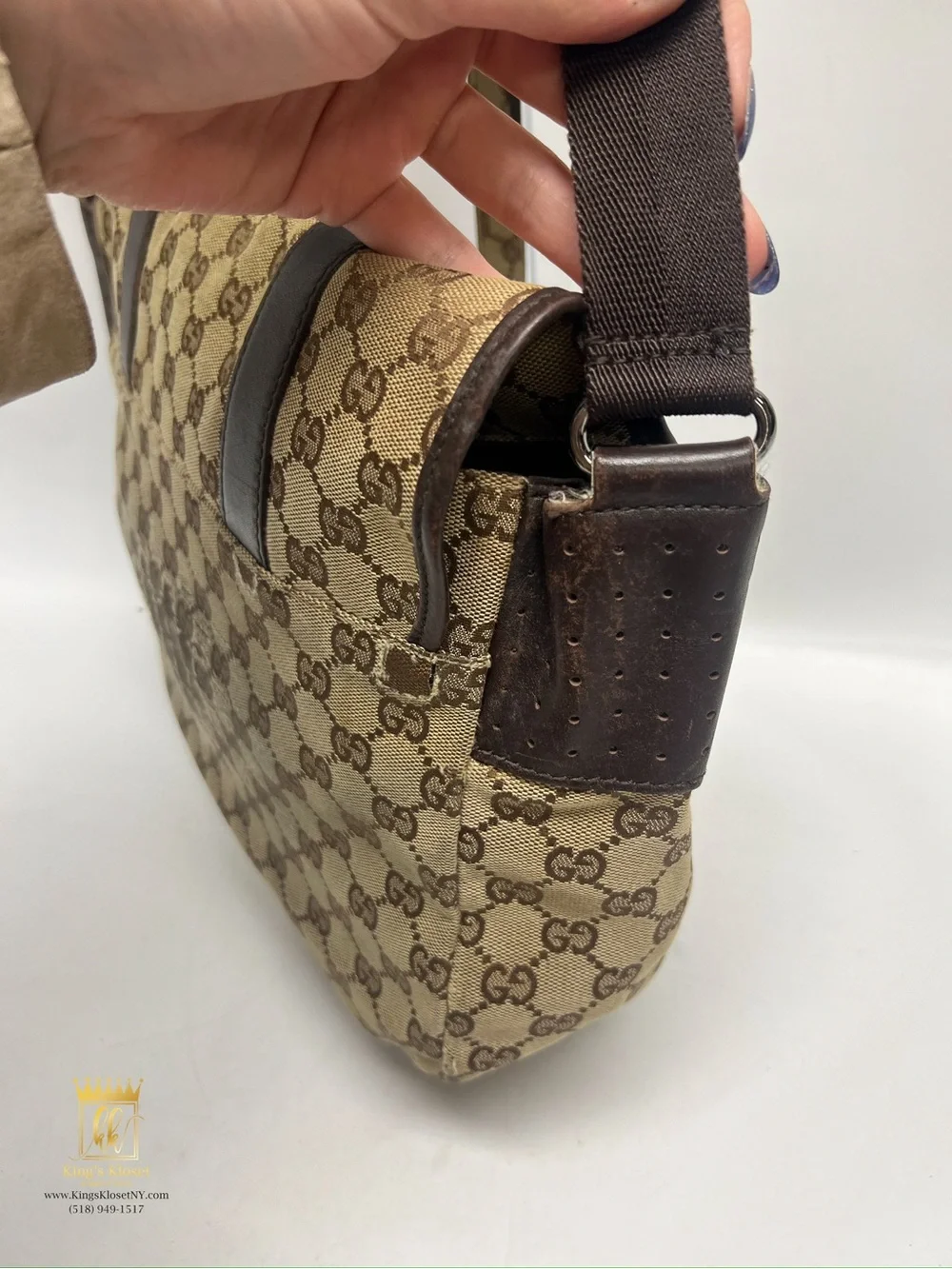 Gucci supreme messenger bag